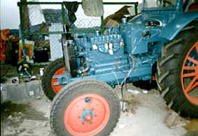 Motor mit K�hler komplettiert und neue Lackierung